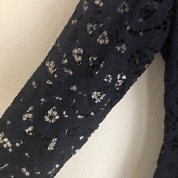 NWT Nanette Lepore Lace V-Neck Scalloped Top - S - Picture 4 of 10